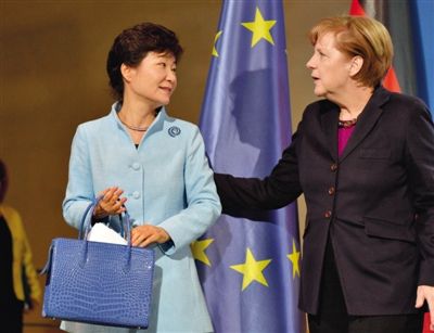 26日，默克爾與來訪的樸槿惠會晤。