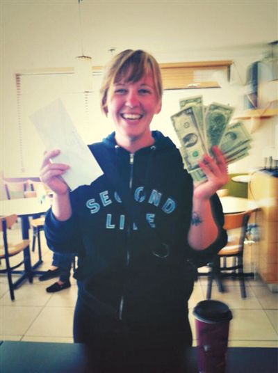 找到錢的“粉絲”會上傳一張與錢的合照。