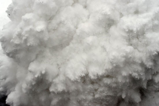 地震引發(fā)的雪崩來臨瞬間 地震引發(fā)的雪崩來臨瞬間