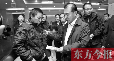 河南省高院院長為務工者發(fā)欠薪 河南省高院院長為務工者發(fā)欠薪