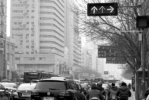 新交規(guī)“黃恐”引發(fā)擁堵？ 這個真的有！