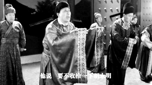 微電影中，“權(quán)貴人士”對(duì)“胡永明”多加陷害 視頻截圖