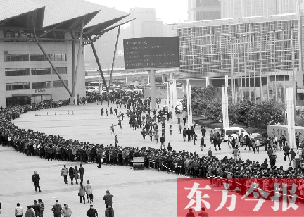 3月2日，在鄭州國際會展中心，河南省春季人才招聘會舉行，六萬五千名求職者扎堆求職