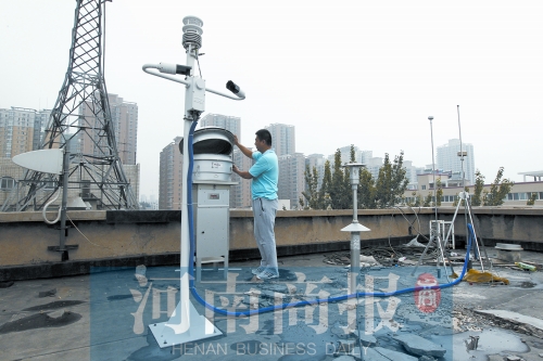 鄭州灰霾監(jiān)測站正在調(diào)試，預(yù)計(jì)9月將正式投入使用 記者 鄧萬里/攝