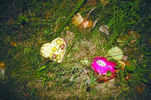 今天是七夕節(jié)，但這對愛人或許無法甜蜜分享這盒巧克力了……