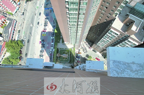 空中花園有水池有假山，還養(yǎng)有鴿子