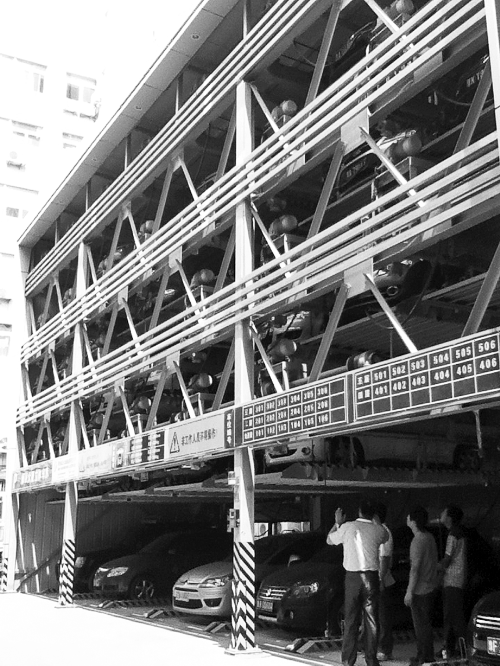 　鄭州新建的28座立體車庫，多數(shù)沒有規(guī)劃許可證