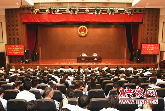 9月3日上午，河南省高級人民法院召開機關(guān)全體黨員干部大會