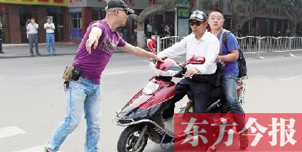 鄭州四部門聯(lián)手查非法營運電摩 鄭州四部門聯(lián)手查非法營運電摩