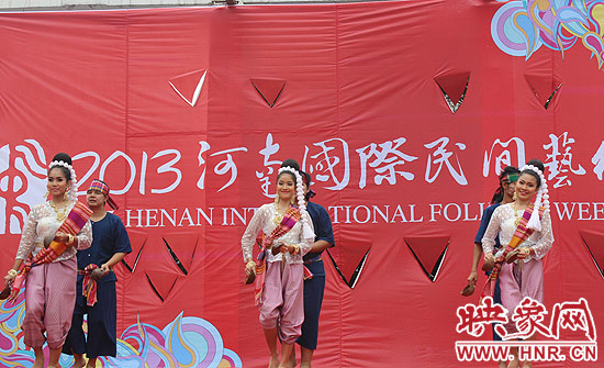 泰國藝術團的精彩節(jié)目 泰國藝術團的精彩節(jié)目