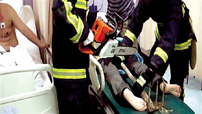 一陣痛，鐵耙柄插進(jìn)身體里