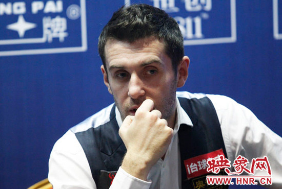 塞爾比在結(jié)束采訪時，情緒很低落