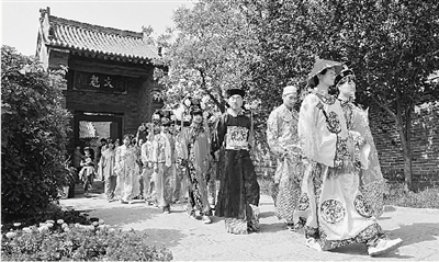 5月1日,大型實景劇《慈禧駕臨康百萬莊園》將在鞏義康百萬莊園首演。