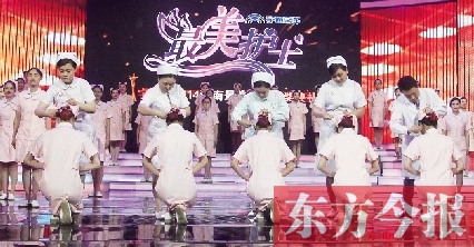 5月6日，“最美護(hù)士”的獲獎(jiǎng)?wù)呓o新護(hù)士授帽