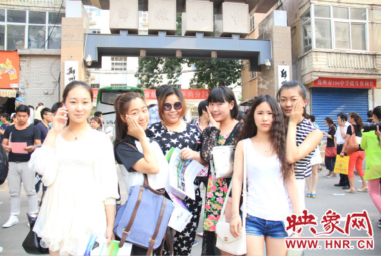 畢業(yè)和同學(xué)一起去旅行是不少考生的選擇。