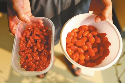 洛陽(yáng)市民高價(jià)買(mǎi)回“枸杞棗” 水泡后變成小番茄 洛陽(yáng)市民高價(jià)買(mǎi)回“枸杞棗” 水泡后變成小番茄