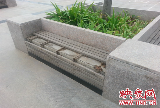 基礎(chǔ)設(shè)施破壞嚴重，一直無人修理。