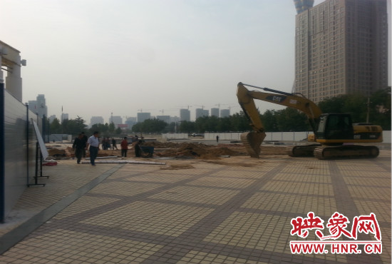 隴海路朝鳳路等三個(gè)站點(diǎn)已經(jīng)實(shí)施圍擋。