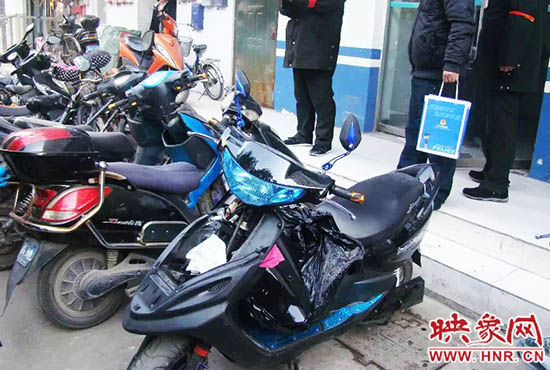 被撬的電動車。