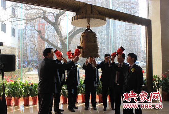 1月7日，在全國股份轉(zhuǎn)讓系統(tǒng)（即新三板），伴隨著開市寶鐘的敲響，山水園林股份有限公司正式登陸新三板。