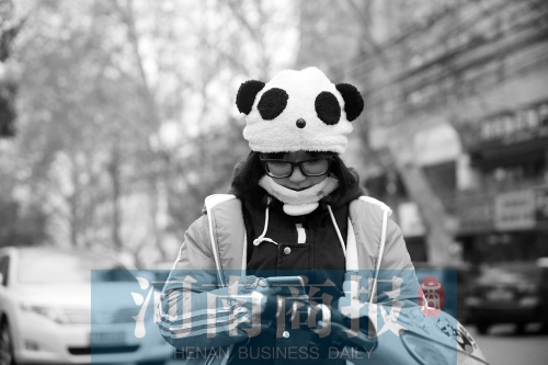 氣溫降了下來，不少人出行都裝備整齊