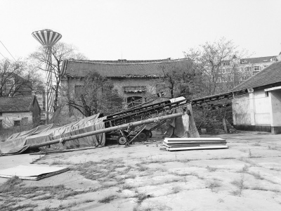 破敗不堪的盧醫(yī)廟山門 破敗不堪的盧醫(yī)廟山門