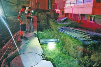 塌方、移位地點距離大樓主體近之又近