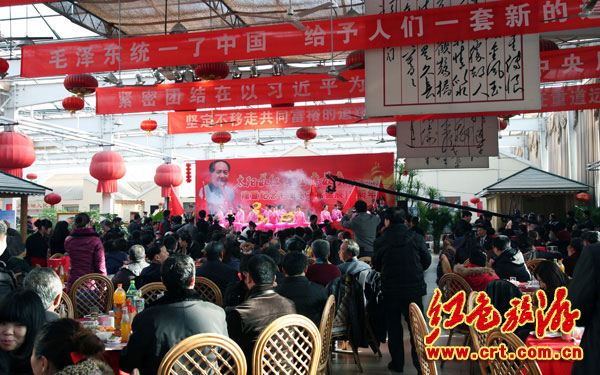 各地舉行毛澤東誕辰119周年紀(jì)念活動(dòng) 各地舉行毛澤東誕辰119周年紀(jì)念活動(dòng)