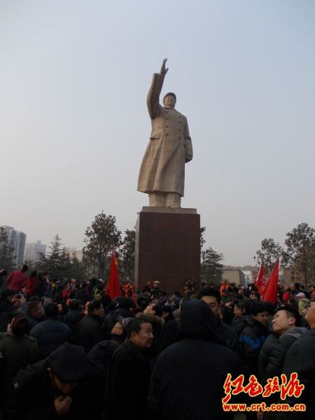 各地舉行毛澤東誕辰119周年紀(jì)念活動(dòng) 各地舉行毛澤東誕辰119周年紀(jì)念活動(dòng)