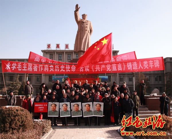 各地舉行毛澤東誕辰119周年紀(jì)念活動(dòng) 各地舉行毛澤東誕辰119周年紀(jì)念活動(dòng)