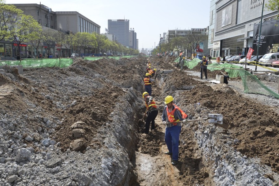 4月23日，太原，施工中的府西街。