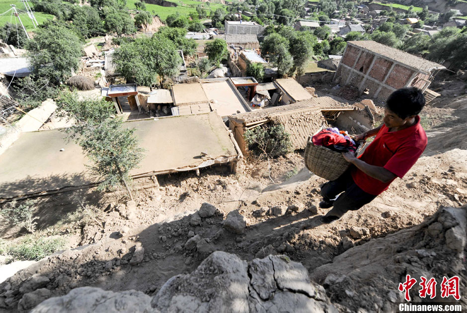 甘肅定西地震:岷縣永光村救援現(xiàn)場(chǎng)直擊 甘肅定西地震:岷縣永光村救援現(xiàn)場(chǎng)直擊