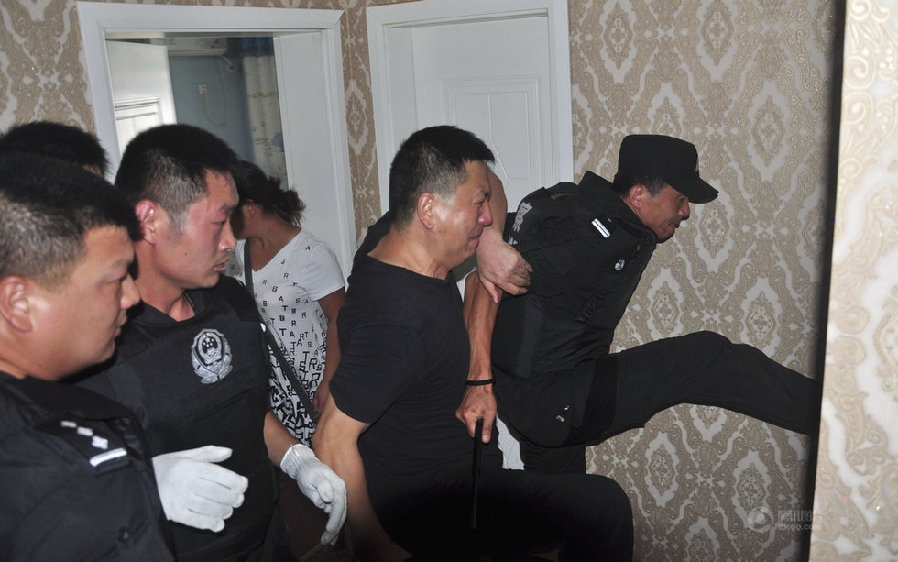 男子劫持前女友家屬 男子劫持前女友家屬