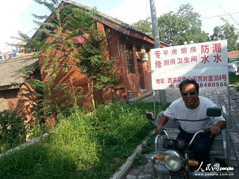 圖為縣委大院依然沒有配備專職保安，群眾可以隨意進入。圖片來源：人民網(wǎng)