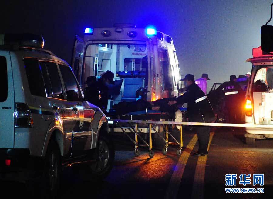 2013年1月9日，合肥，事故現(xiàn)場(chǎng)，兩輛受損車輛已經(jīng)全部變形