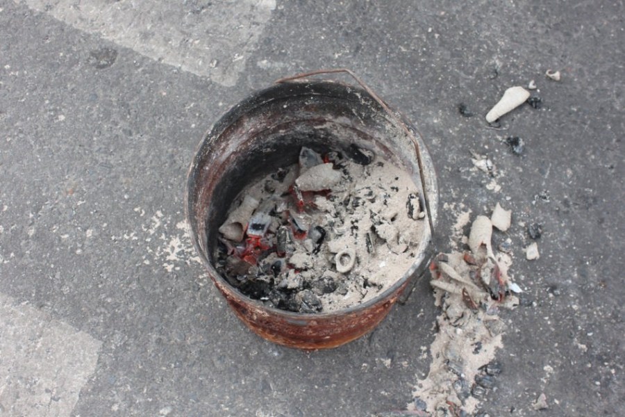 司機(jī)夜抵收費(fèi)站被攔 次日困死車(chē)內(nèi) 司機(jī)夜抵收費(fèi)站被攔 次日困死車(chē)內(nèi)