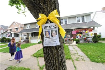 7日，當?shù)貙ふ胰⒌膯⑹逻€在原處。