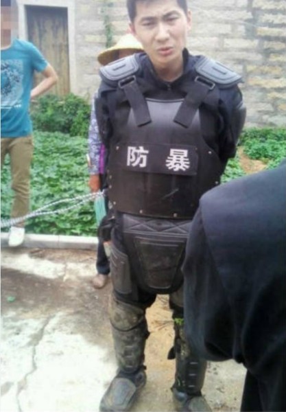 網(wǎng)傳泉州村民押特警 網(wǎng)傳泉州村民押特警