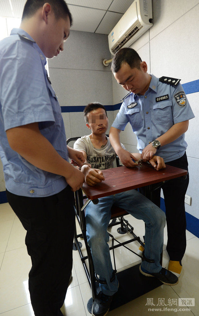 90后癮君子"毒駕"連撞7車 90后癮君子"毒駕"連撞7車