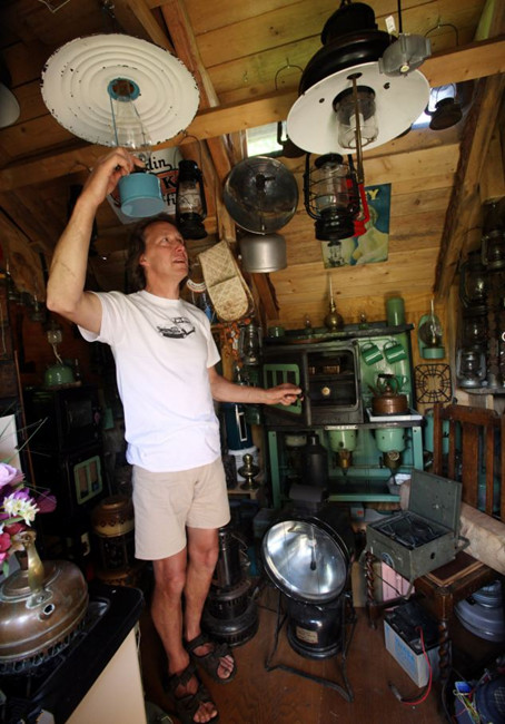 英夫妻"男耕女織"年支出500元 英夫妻"男耕女織"年支出500元