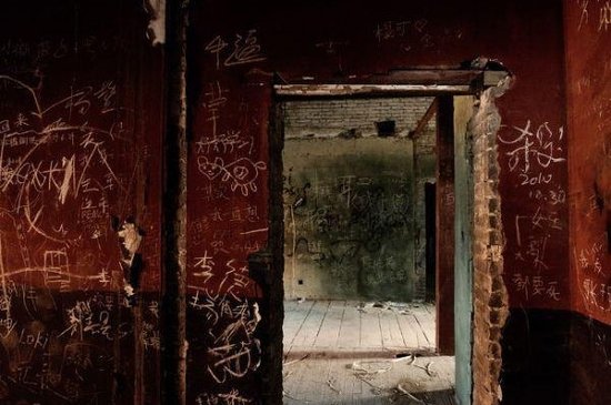 探秘！北京"鬼樓"內部