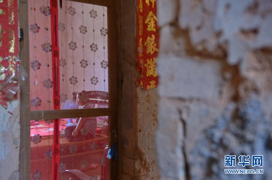 農場棚戶區(qū)的最后留守家庭：留下的是回憶，迎來的是幸福