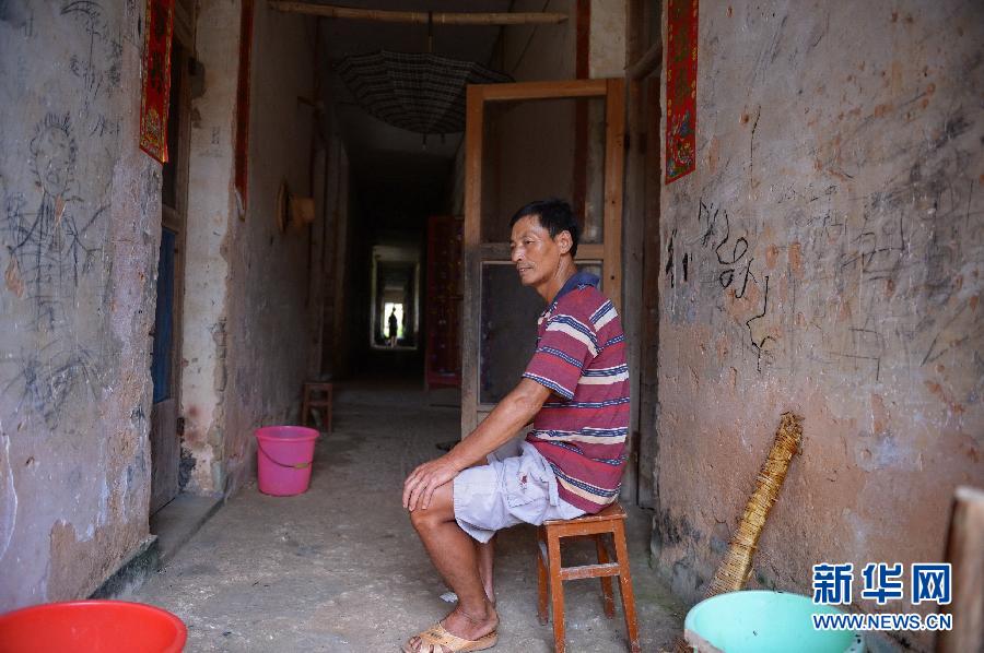 農場棚戶區(qū)的最后留守家庭：留下的是回憶，迎來的是幸福