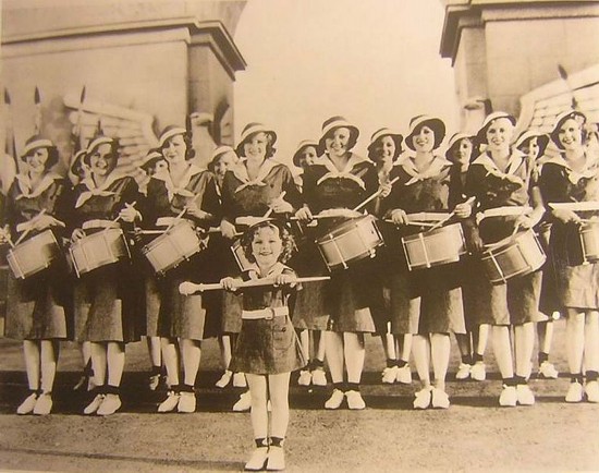 秀蘭鄧波兒去世 罕見(jiàn)大照片回顧童星一生