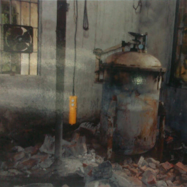 假劣“紅?！卑父嫫? title=