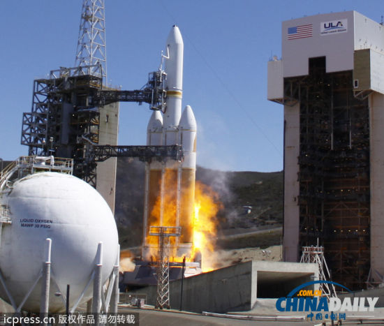 地時(shí)間2013年8月28日,在美國(guó)加州范登堡空軍基地,美國(guó)最大的“德?tīng)査蘒V”型重型火箭發(fā)射升空,將一顆機(jī)密間諜衛(wèi)星送入太空。