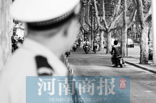 有警察，趕緊掉頭！