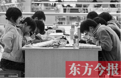 專家認為，內(nèi)地高校對學生創(chuàng)造性、自主性的培養(yǎng)不及港校