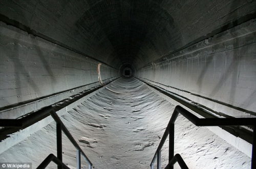 德國一個(gè)葡萄園下邊的地下避難所 德國一個(gè)葡萄園下邊的地下避難所