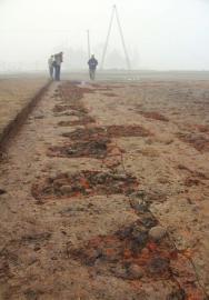 　　鋸齒狀的大型建筑基址。